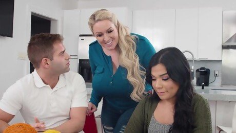 Hot Ass Hollywood gets talked into sharing a dick with Summer Col