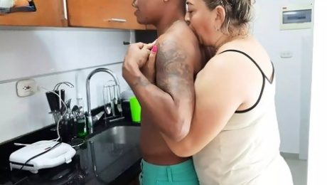 I suck the cock to my stepson in the kitchen, I love it.