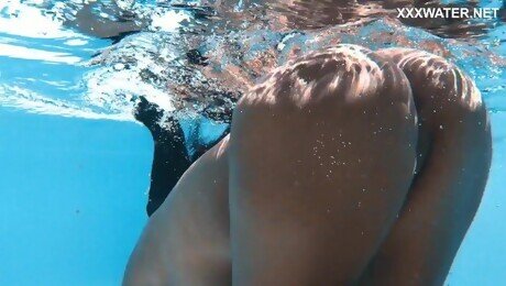 Enjoy Yorgelis hottest tits and ass Latina underwater
